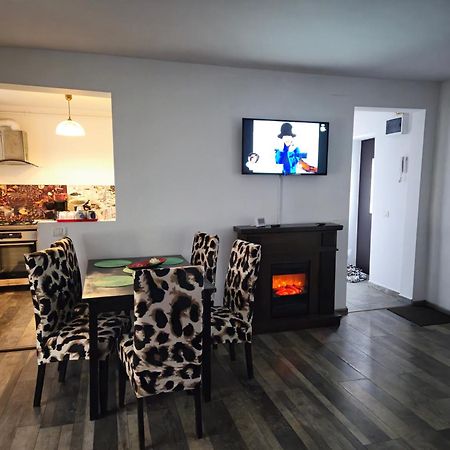 Apartamente De Inchiriat Lucky House Braşov Esterno foto