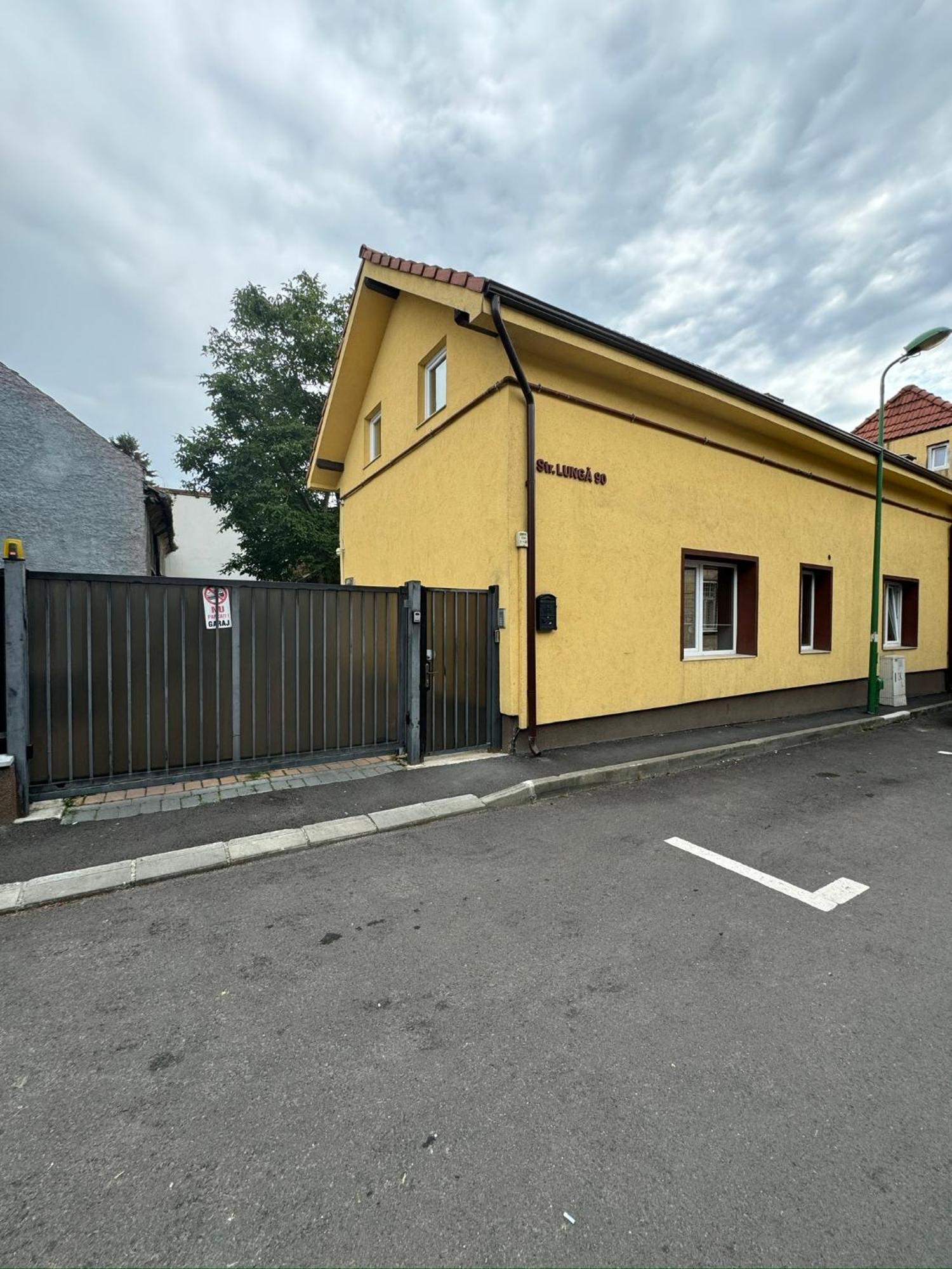 Apartamente De Inchiriat Lucky House Braşov Esterno foto