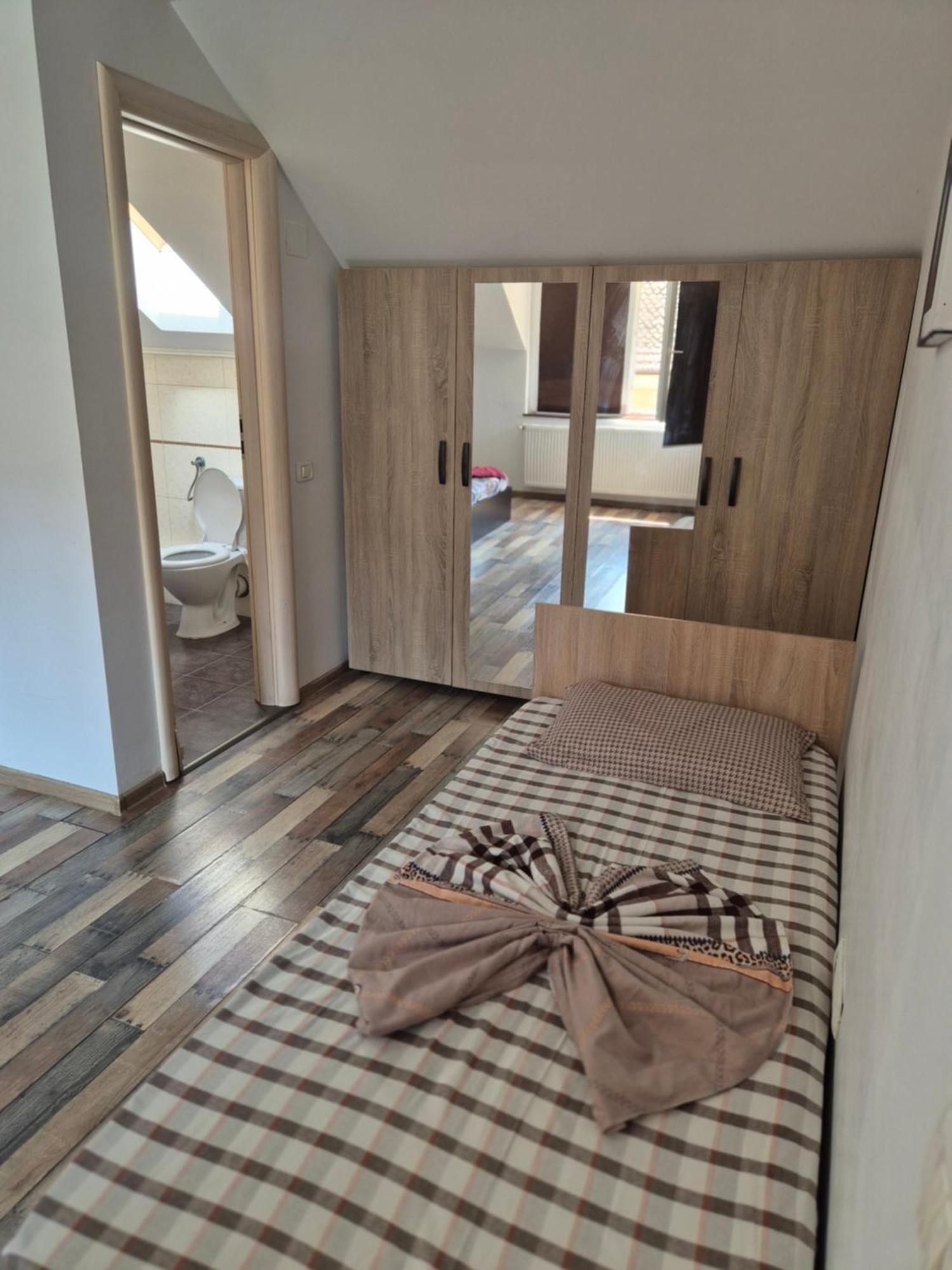 Apartamente De Inchiriat Lucky House Braşov Esterno foto