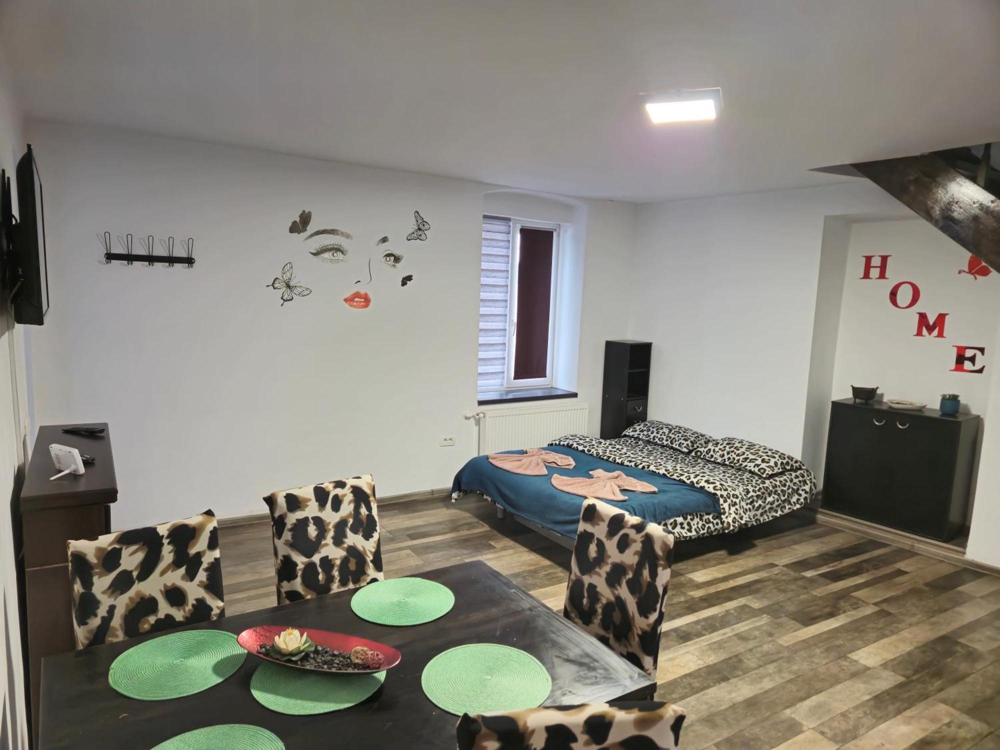 Apartamente De Inchiriat Lucky House Braşov Esterno foto